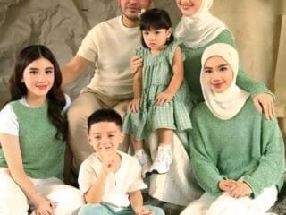 Foto keluarga Irish Bela dan Haldy