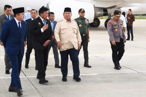 Presiden Prabowo Subianto tiba di Pangkalan TNI AU Halim Perdanakusuma, Jakarta, pada Senin, 23 Desember 2024.