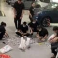 Pria Beli Mobil Pakai Uang Koin