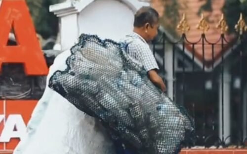 Pemulung Plastik di Selayar