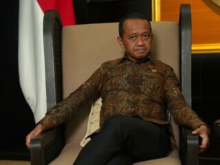 Viral di Media Sosial, Menteri Bahlil Tak Disalami Presiden Prabowo