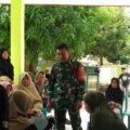 Babinsa Dampingi Penyaluran 322 Karung Beras untuk Warga Kurang Mampu di Desa Parak