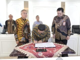 Makassar Perkuat Sinergi Fiskal, Wali Kota Makassar Teken PKS Tripartit Pajak Pusat-Daerah