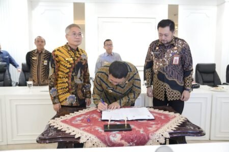 Wali Kota Makassar Teken PKS Tripartit Pajak Pusat-Daerah