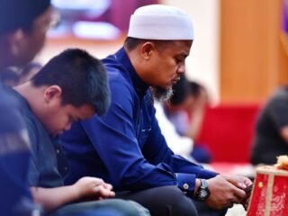 Gubernur Sulsel Andi Sudirman Sentuh Hati Jamaah dalam Kajian Ilmiah