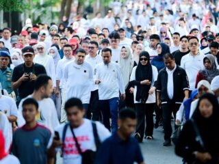 Fatmawati Rusdi dan Appi Jalan Sehat Bersama di Anti Mager Peringatan 356 Tahun Sulsel