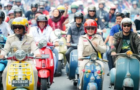 Naik Vespa Bareng Komunitas, Gubernur-Wagub Warnai Tudang Sipulung dengan Aksi Tanam Tabebuya