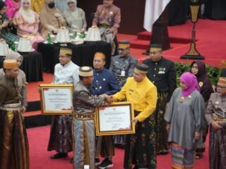 Pemkot Makassar Cetak Prestasi Gemilang, Boyong 3 Penghargaan di Hari Jadi Sulsel