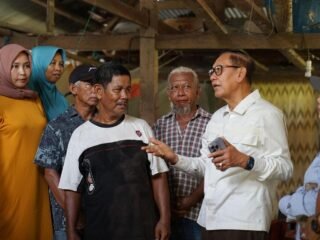 Anggota DPR RI, Drs. H. Hamka B. Kady