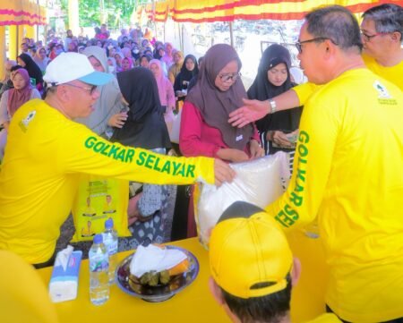 Pasar Murah Golkar Selayar Diserbu Warga, 500 Paket Sembako Ludes dalam Hitungan Jam