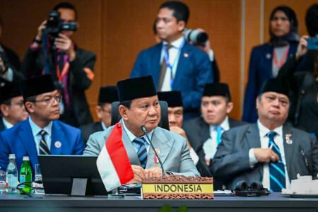 Prabowo Subianto, Presiden Republik Indonesia, menghadiri sesi pleno Konferensi Tingkat Tinggi (KTT) ke-47 ASEAN