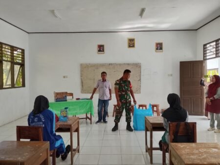 Kades dan Babinsa Bahuluang Dampingi Program Akselerasi Dapur Satuan di SMP 7 Satap Bontosikuyu