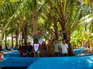 Desa Polassi Salurkan 12 Unit Sampan Fiber, Dukung Perekonomian Nelayan Lokal