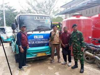 Gubernur Sulsel Salurkan Tiga Truk Air Bersih Siap Minum untuk Korban Banjir Aceh
