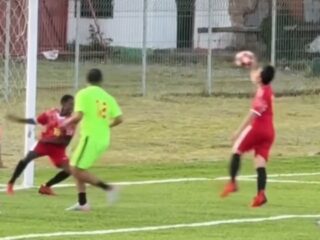 Gibran Bermain Bola di Wamena, Laga Persahabatan Jadi Tontonan Warga